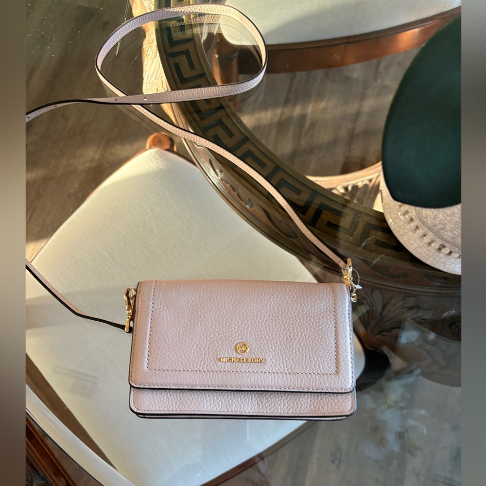 🩷🩷MICHAEL KORS JET SET LEATHER CHARL SMART PHONE CROSSBODY BAG IN SOFT PINK!🩷🩷 - Picture 3 of 10